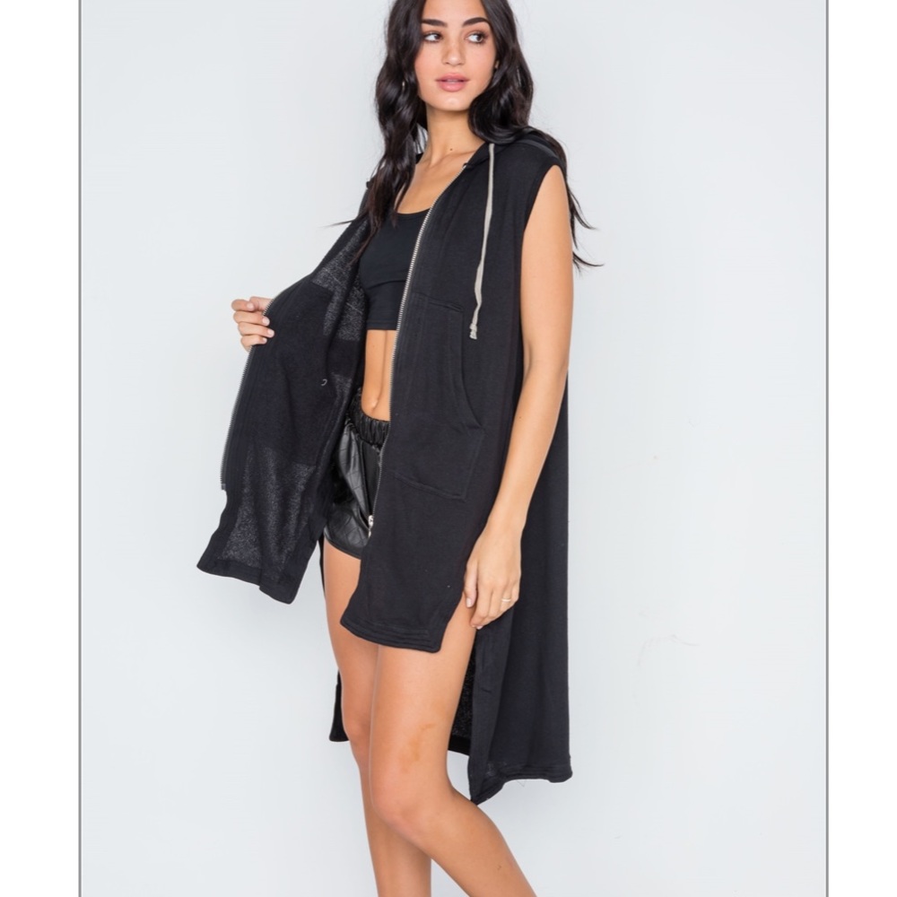 Black Sleeveless Zip-Up Hooded Knit Vest
